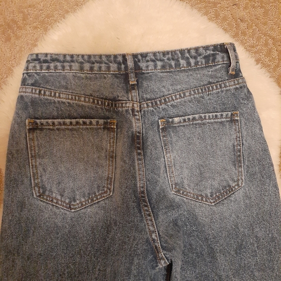 Mom Jeans - Picture 5 of 11